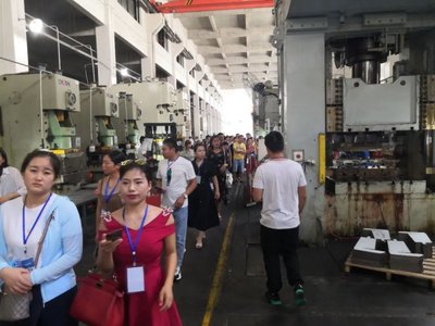 熱烈歡迎玉立安徽阜陽客戶團(tuán)隊參觀玉立集成灶工廠